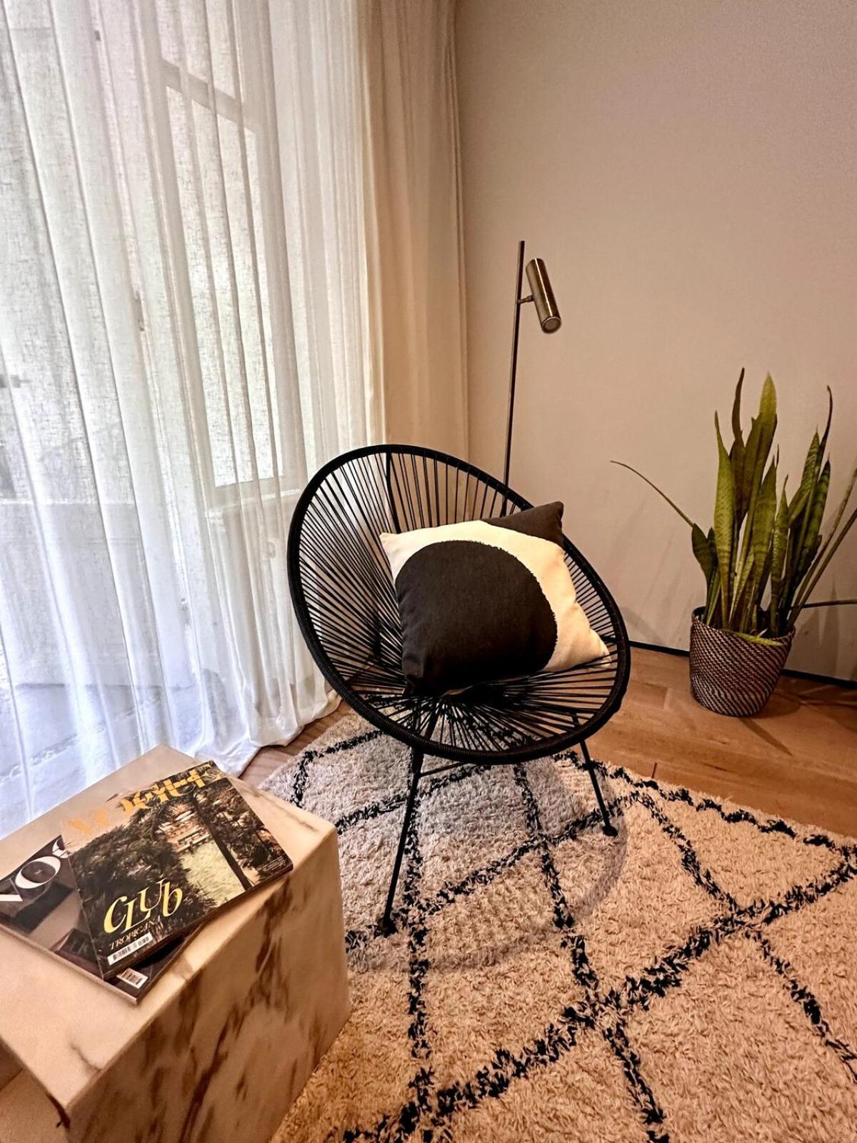 Wonderful With Beautiful Garden And Kitchen Appartement