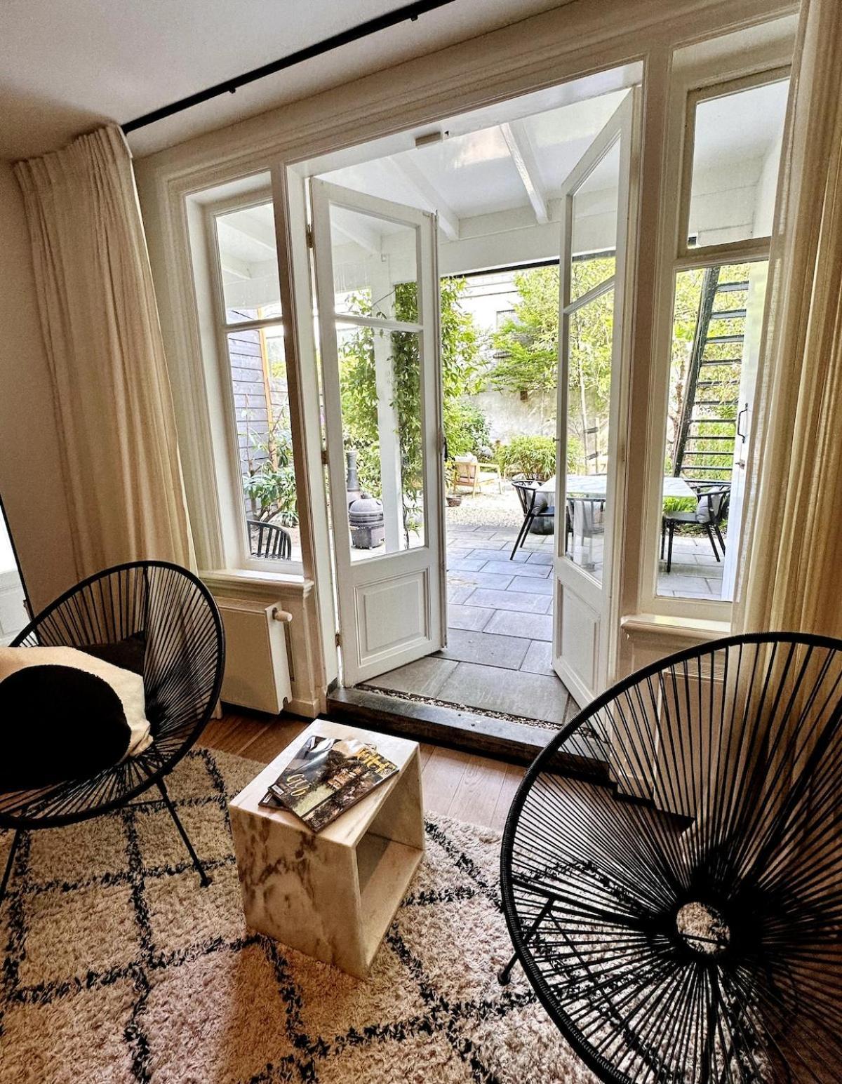 Wonderful With Beautiful Garden And Kitchen *