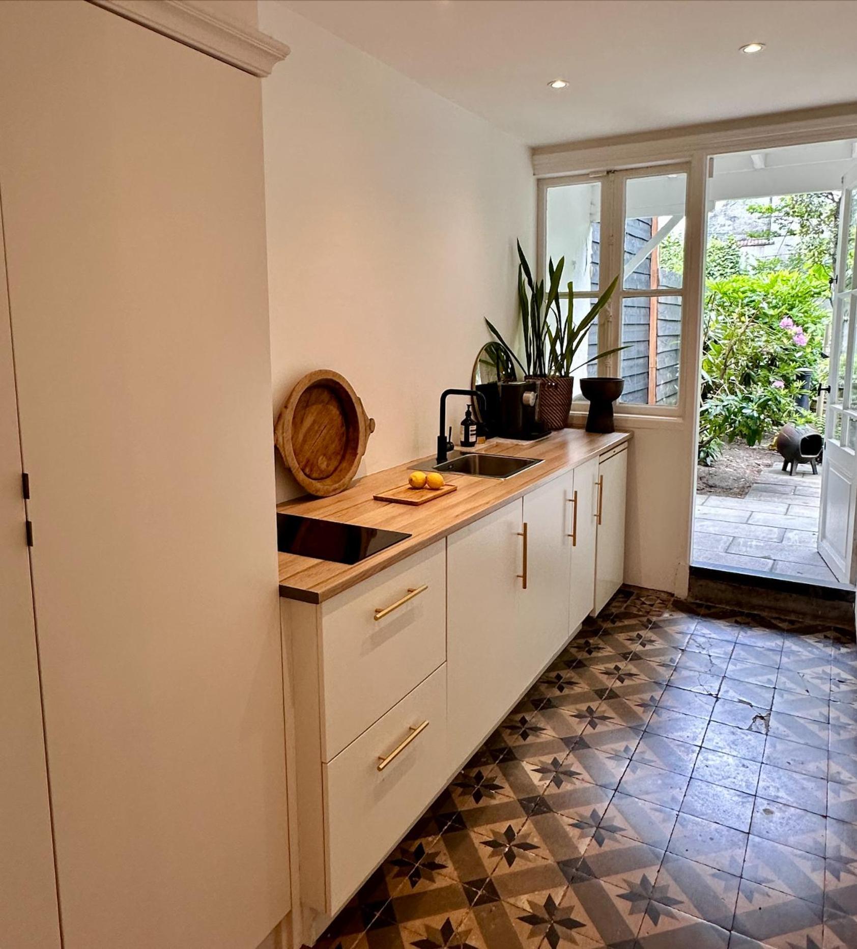 Wonderful With Beautiful Garden And Kitchen